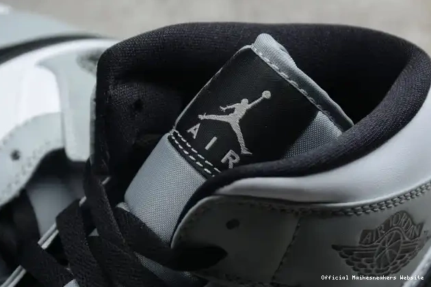 Official Maikesneakers Grey Light Mid Smoke 1 AIR Jordan 554724-092 0326